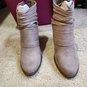 Fergie boots